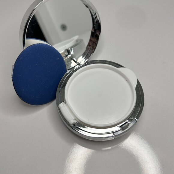 NEW Amore Pacific Color Control Cushion Compact Broad Spectrum SPF 50+ 104 Light - Picture 2 of 4